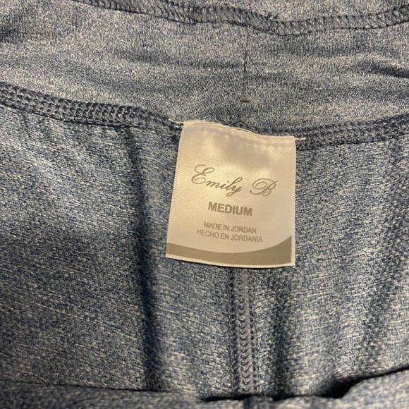 Women’s Emily B athletic shorts size M - Picture 3 of 7